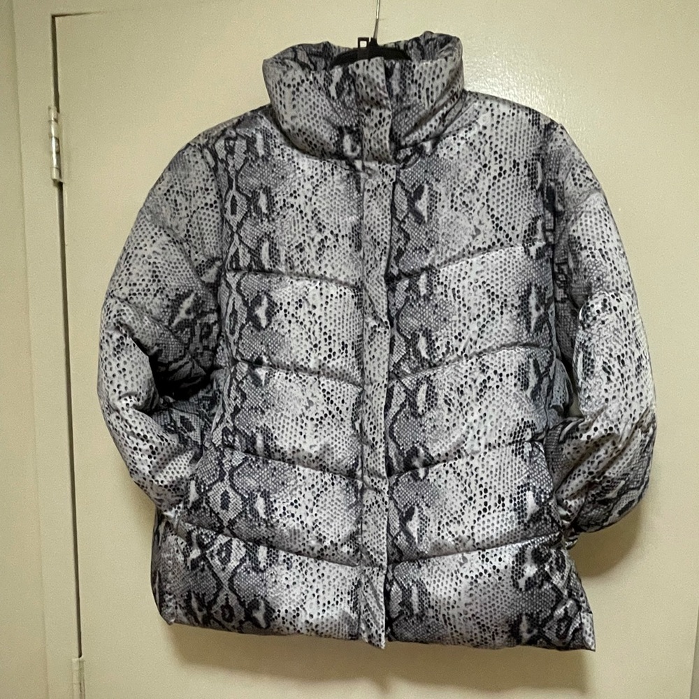 🎈Betsey Johnson Coat, Size M, Black and Grey🎈